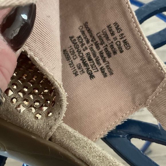 Jennifer Lopez Beige Studded Heels - Picture 12 of 12